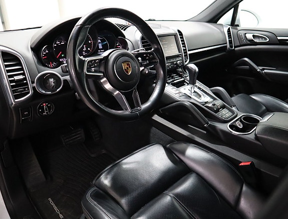 Porsche Cayenne 9 of 23