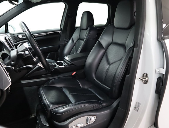 Porsche Cayenne 7 of 23