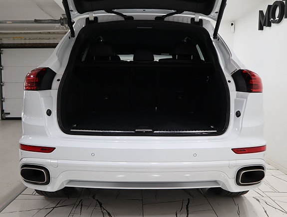 Porsche Cayenne 6 of 23