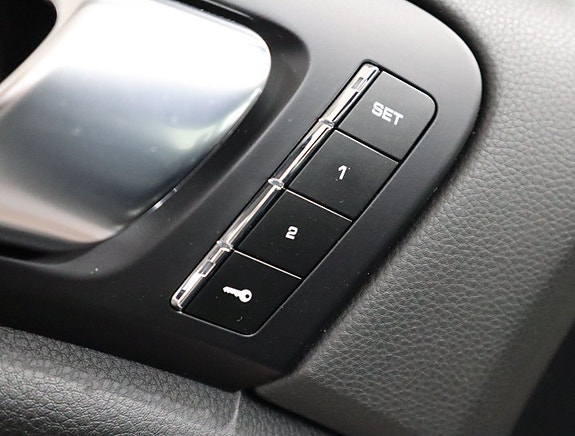 Porsche Cayenne 14 of 23