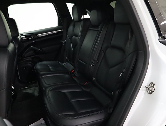 Porsche Cayenne 8 of 23