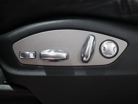 Porsche Cayenne 15 of 23