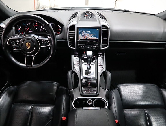 Porsche Cayenne 11 of 23