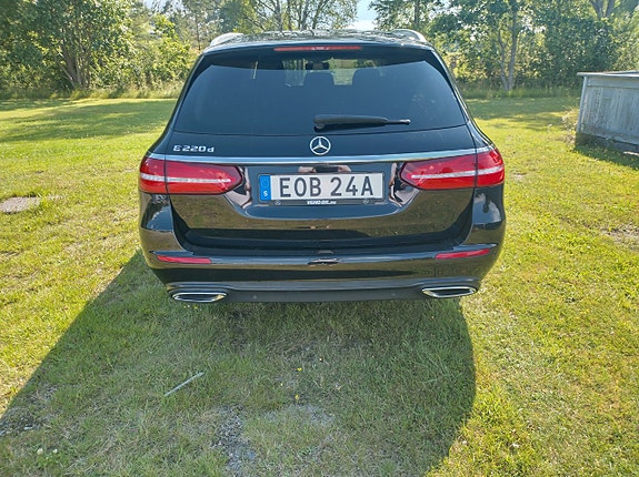 Mercedes-Benz E220 4 of 5