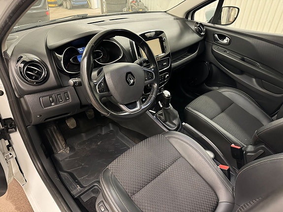 Renault Clio 12 of 22
