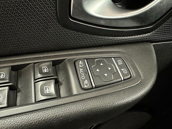 Renault Clio 19 of 22