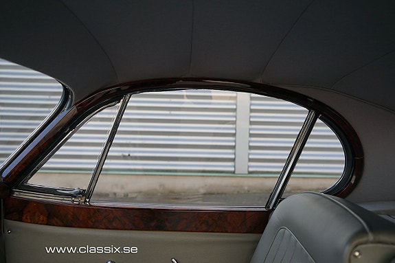 Jaguar XK120 9 of 9