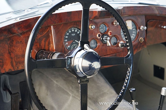 Jaguar XK120 4 of 5