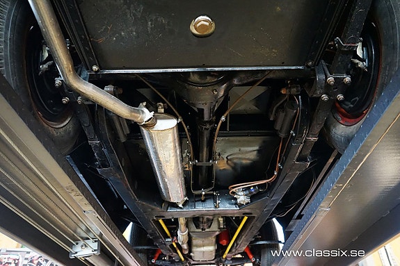 Jaguar XK120 8 of 9