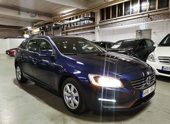 Volvo V60 2 of 21