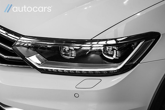 Volkswagen Passat Alltrack 9 of 30