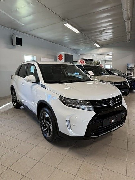 Suzuki Vitara 2 of 5