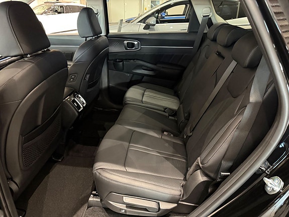 Kia Sorento 10 of 17