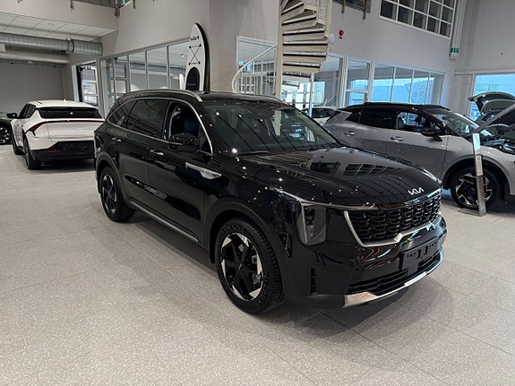 Kia Sorento 3 of 17