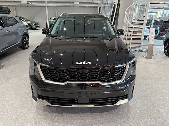 Kia Sorento 4 of 17