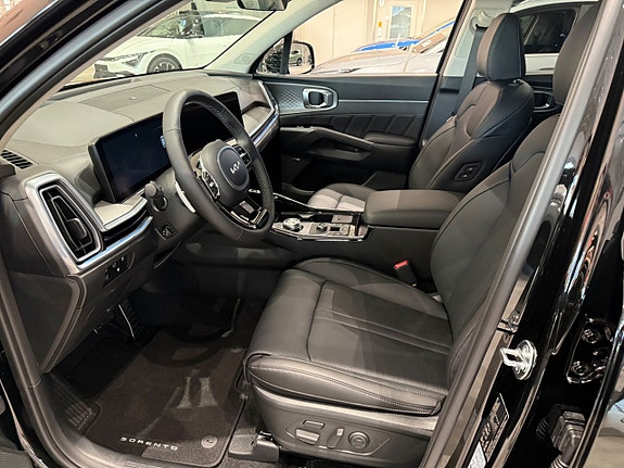 Kia Sorento 5 of 17