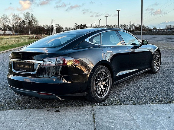Tesla Model S 8 of 16