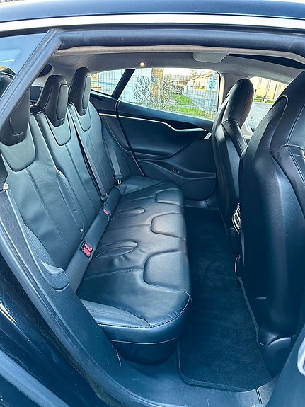 Tesla Model S 15 of 16