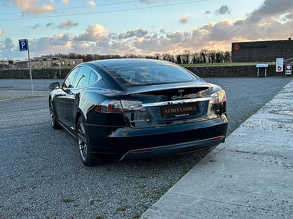 Tesla Model S 7 of 16