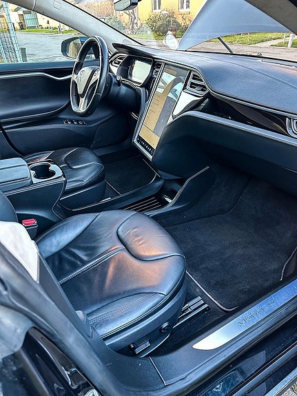 Tesla Model S 12 of 16