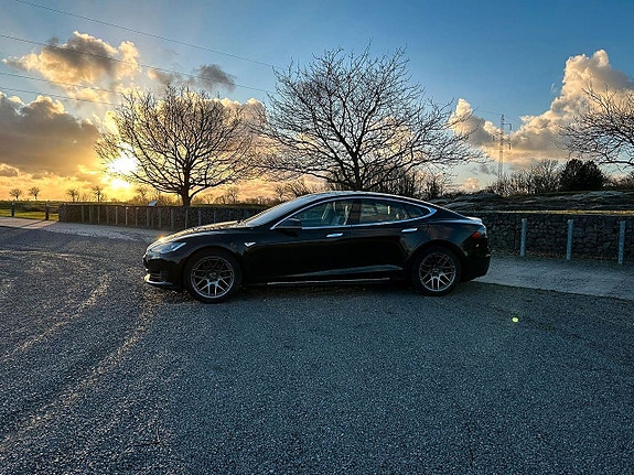 Tesla Model S 3 of 16