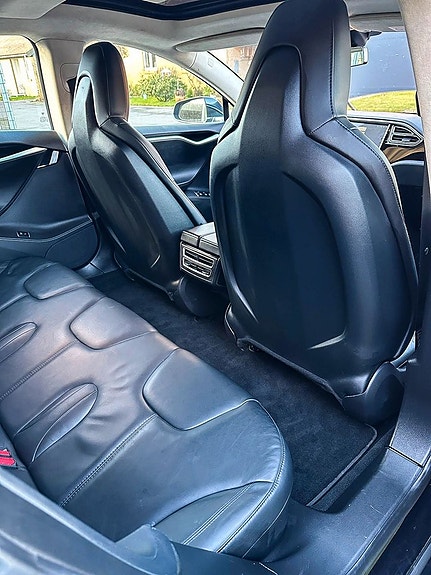 Tesla Model S 14 of 16