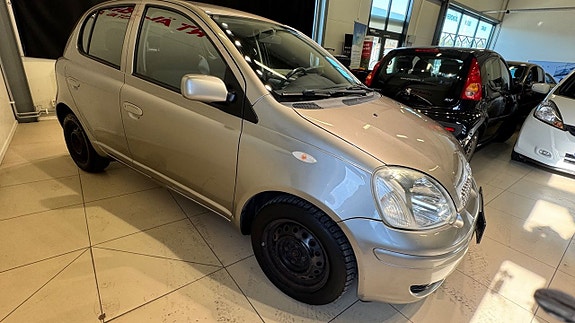 Toyota Yaris 16 of 16