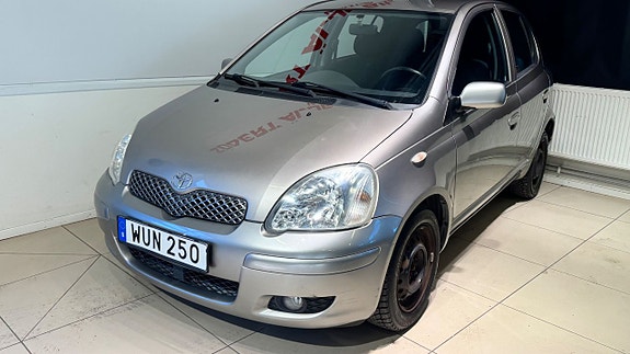 Toyota Yaris 4 of 16