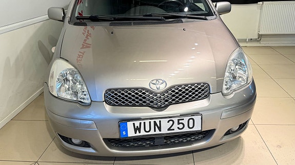 Toyota Yaris 5 of 16