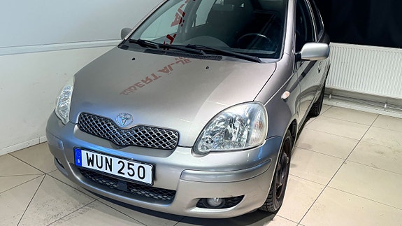 Toyota Yaris 6 of 16