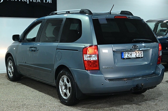 Kia Carnival 3 of 5