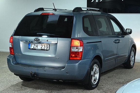 Kia Carnival 4 of 5