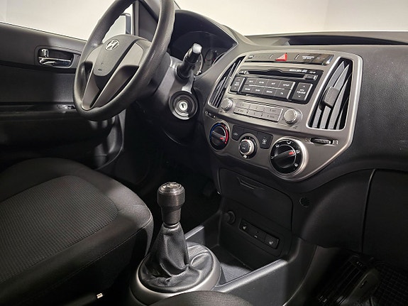 Hyundai i20 10 of 14
