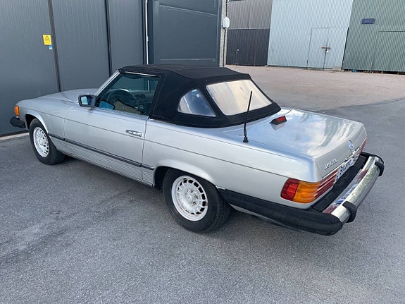 Mercedes-Benz 450 SL 4 of 10