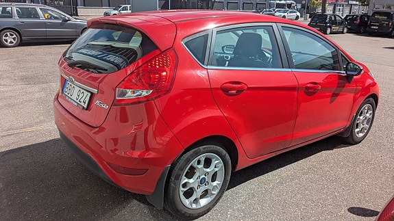 Ford Fiesta 4 of 5