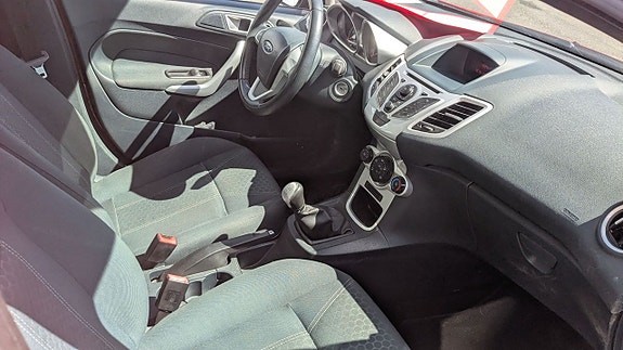 Ford Fiesta 2 of 5