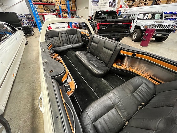 Lincoln Town Car 7 of 11