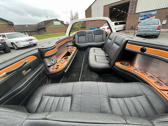 Lincoln Town Car 6 of 11