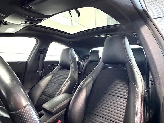 Mercedes-Benz CLA220 14 of 16