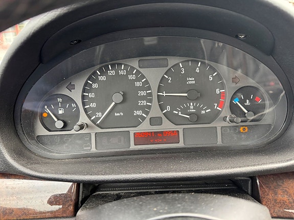 BMW 318 13 of 13