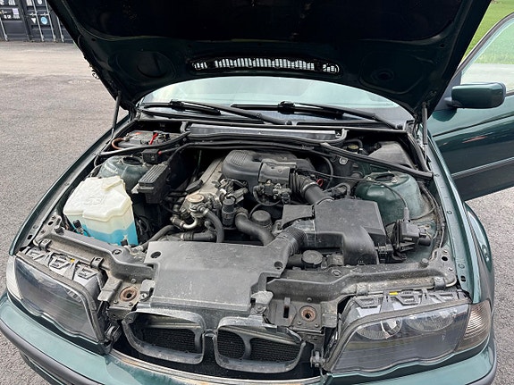 BMW 318 9 of 13