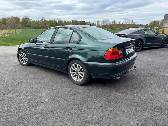 BMW 318 2 of 5