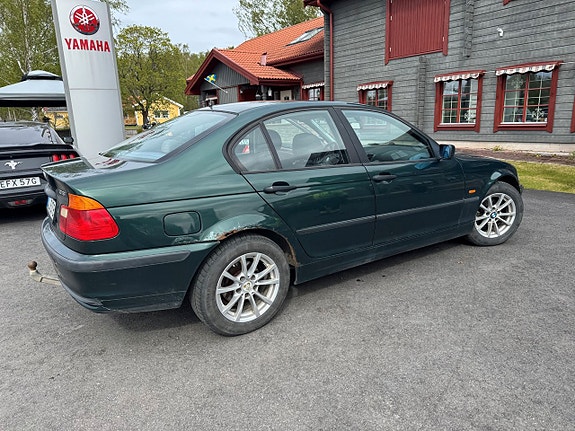 BMW 318 3 of 5