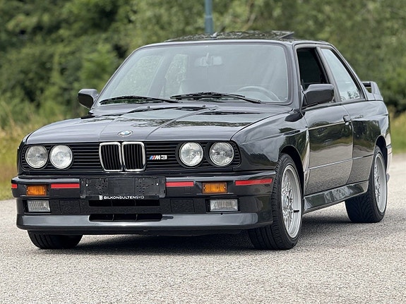 BMW M3 3 of 5