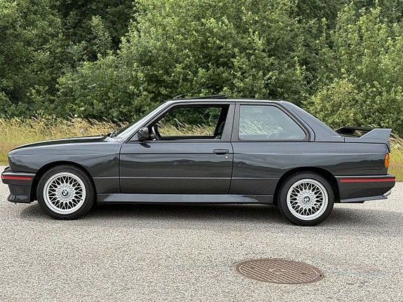 BMW M3 4 of 5