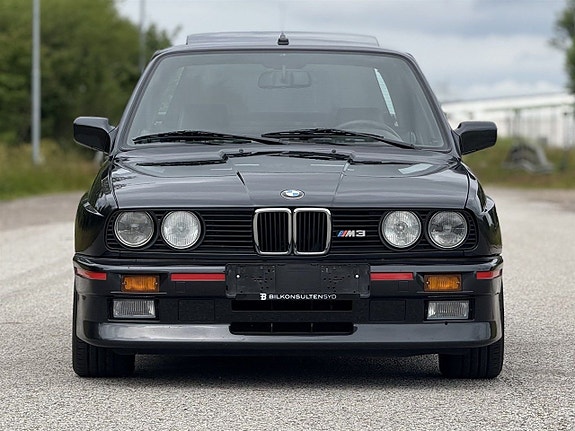 BMW M3 2 of 5