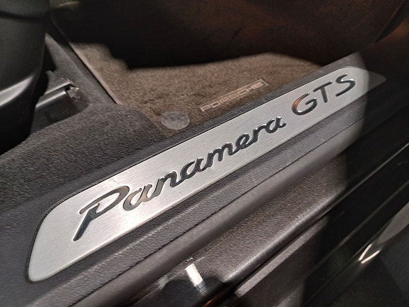 Porsche Panamera GTS 14 of 15