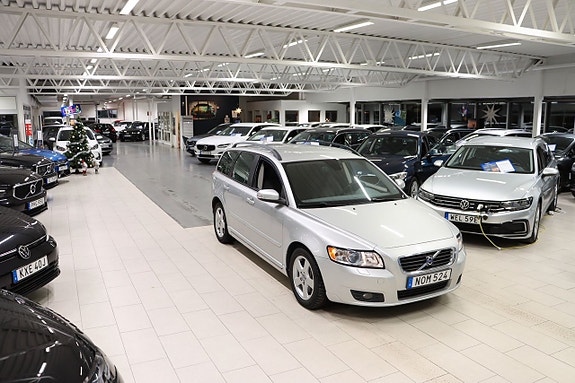 Volvo V50 3 of 5