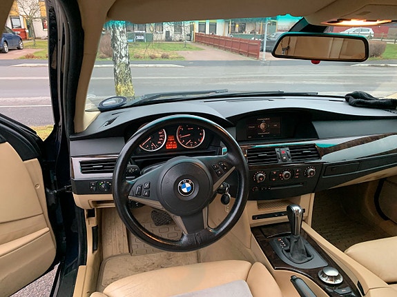 BMW 530xd 4 of 5