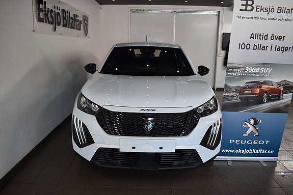 Peugeot 2008 2 of 5